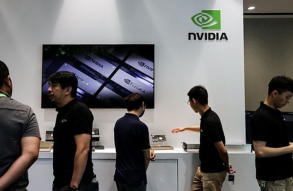 从表情包到区块链：2亿用户的迷因帝国如何华丽转身